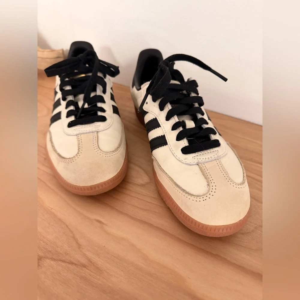 Adidas Samba Cream and Black Sneakers - Picture 6 of 16